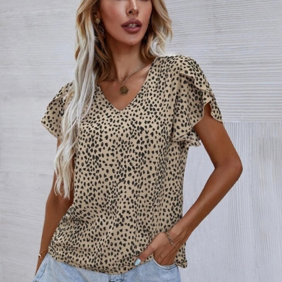 Leopard Print V-neck Petal Sleeve Top. SIZE SMALL. NWOT - Picture 5 of 7